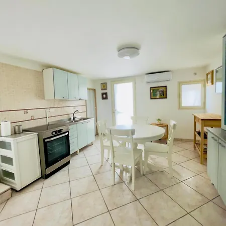 Ambra House דירה